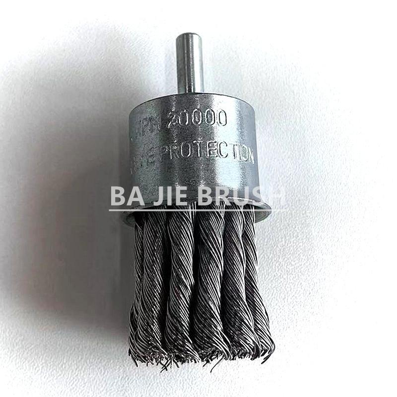 Knotted End Brush