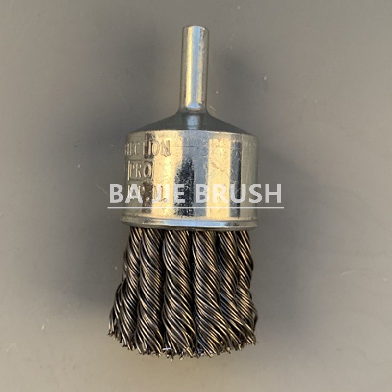 Knot End Brush