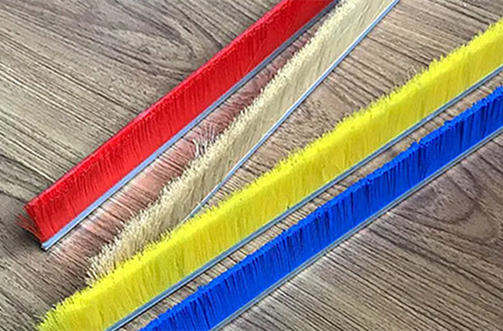 What Are the Differences Between Nylon and Polypropylene Strip Brushes?